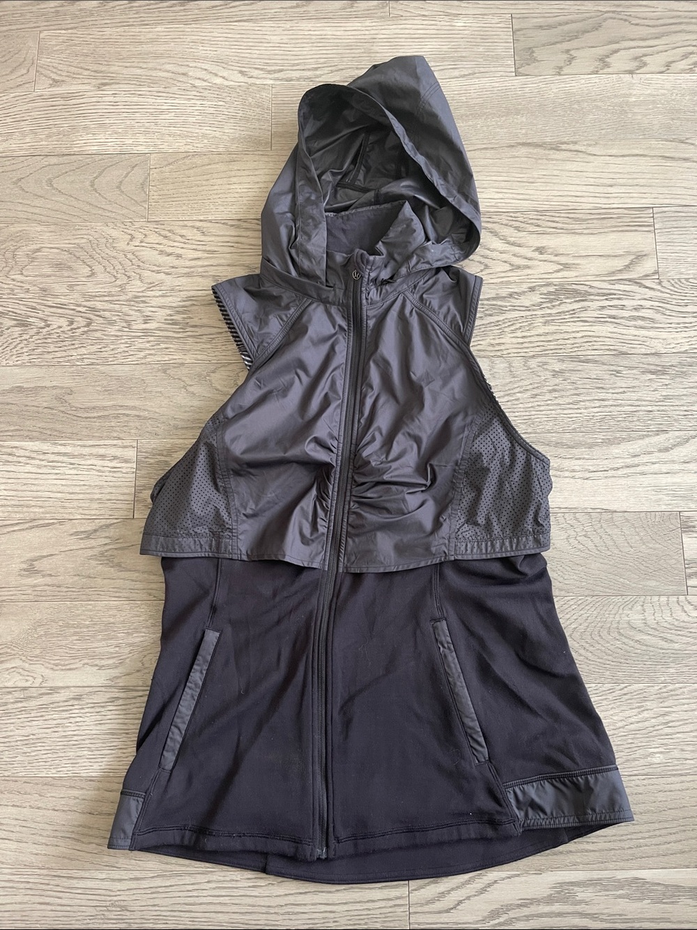 Lululemon. Sleeveless Hooded Active Zip Vest. Black